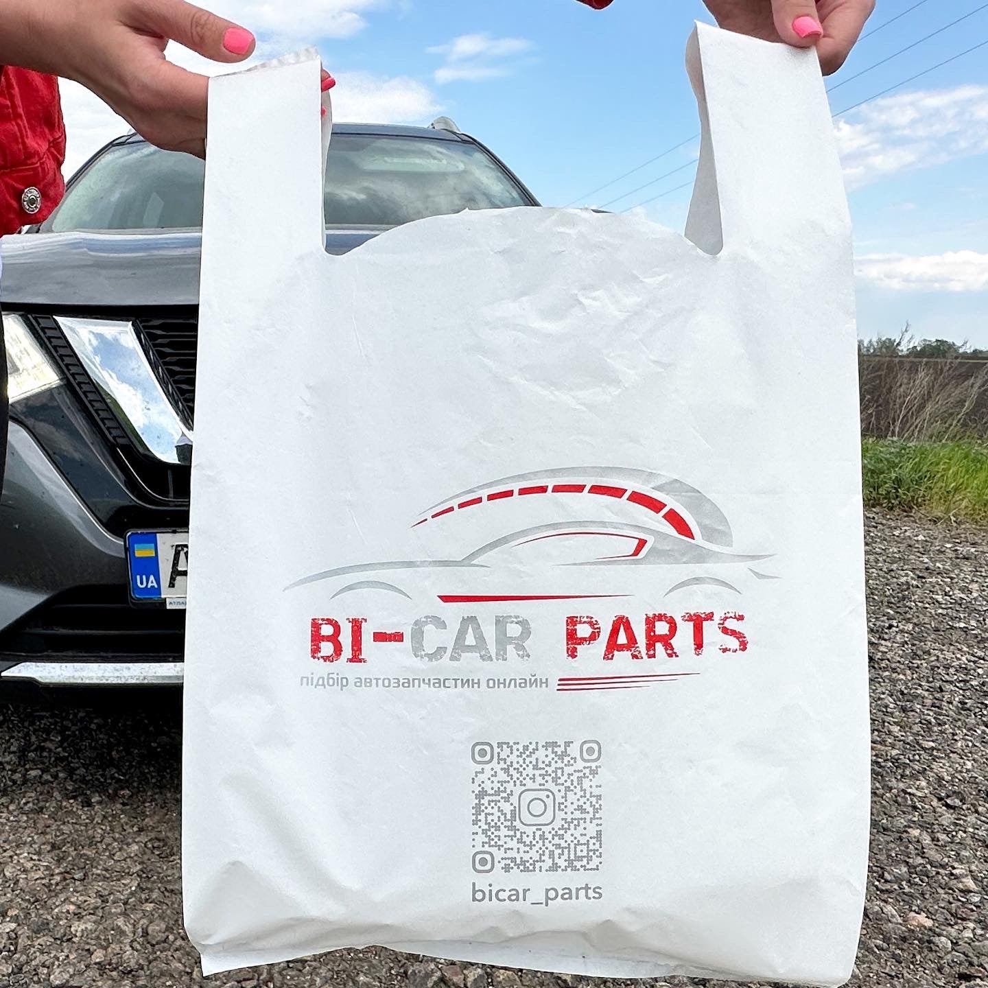 T-shirt bag with a logo 44х18х75cm (17.3x7x29.5in) White