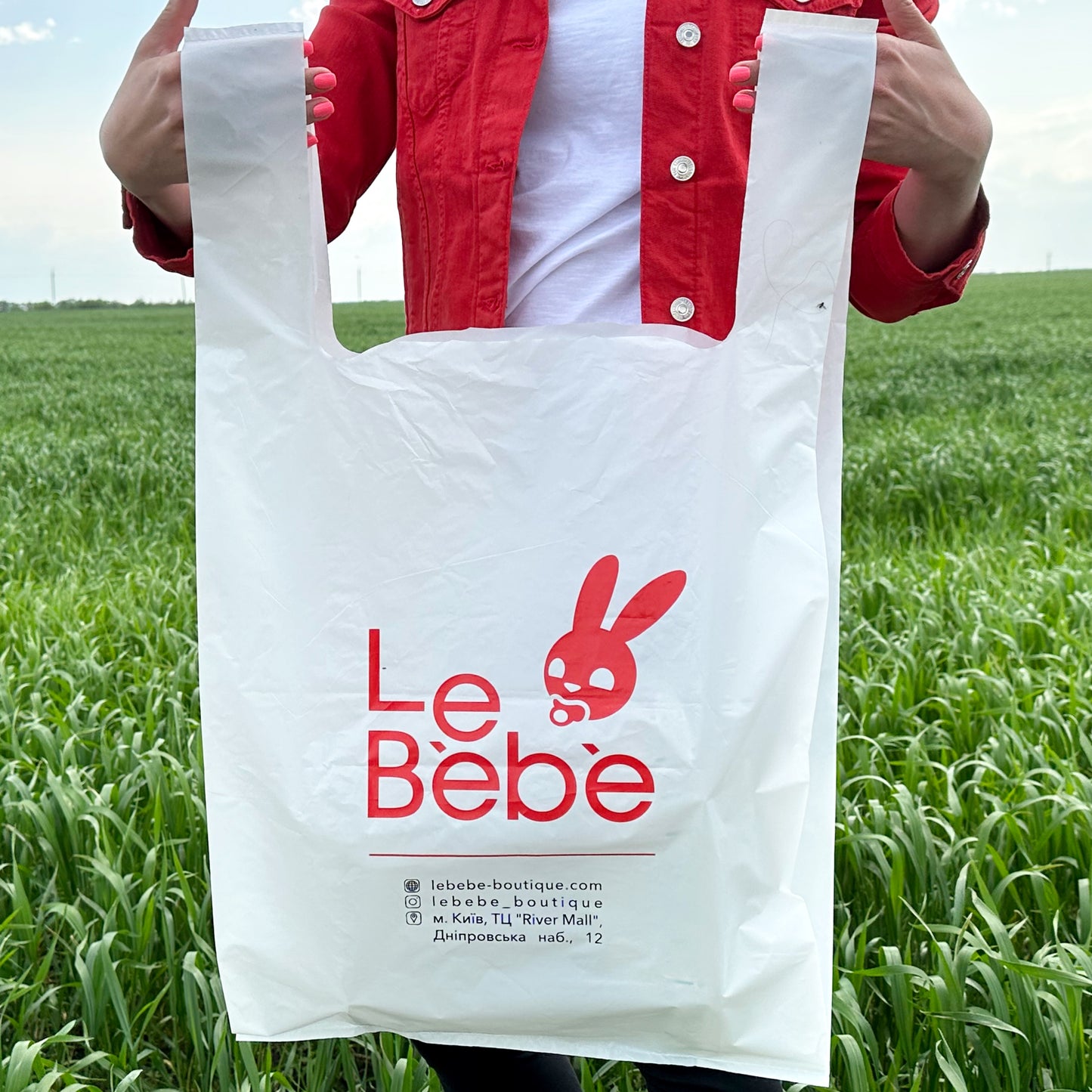 T-shirt bag with a logo 44х18х75cm (17.3x7x29.5in) White